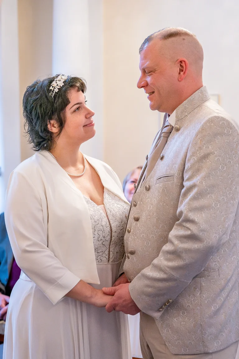 Hochzeitsfoto im Standesamt in Eutin / Ostholstein von Fotografin Marianne Schreier